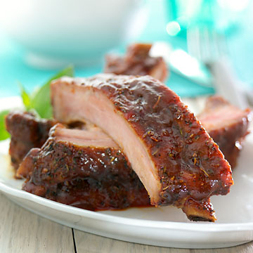 food photographer doing ribs with sause